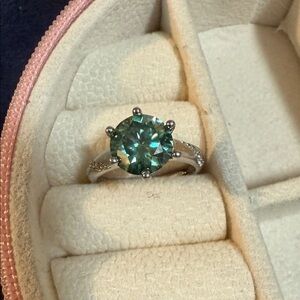 Elegant Silver
2 carat moissanite, diamond Ring